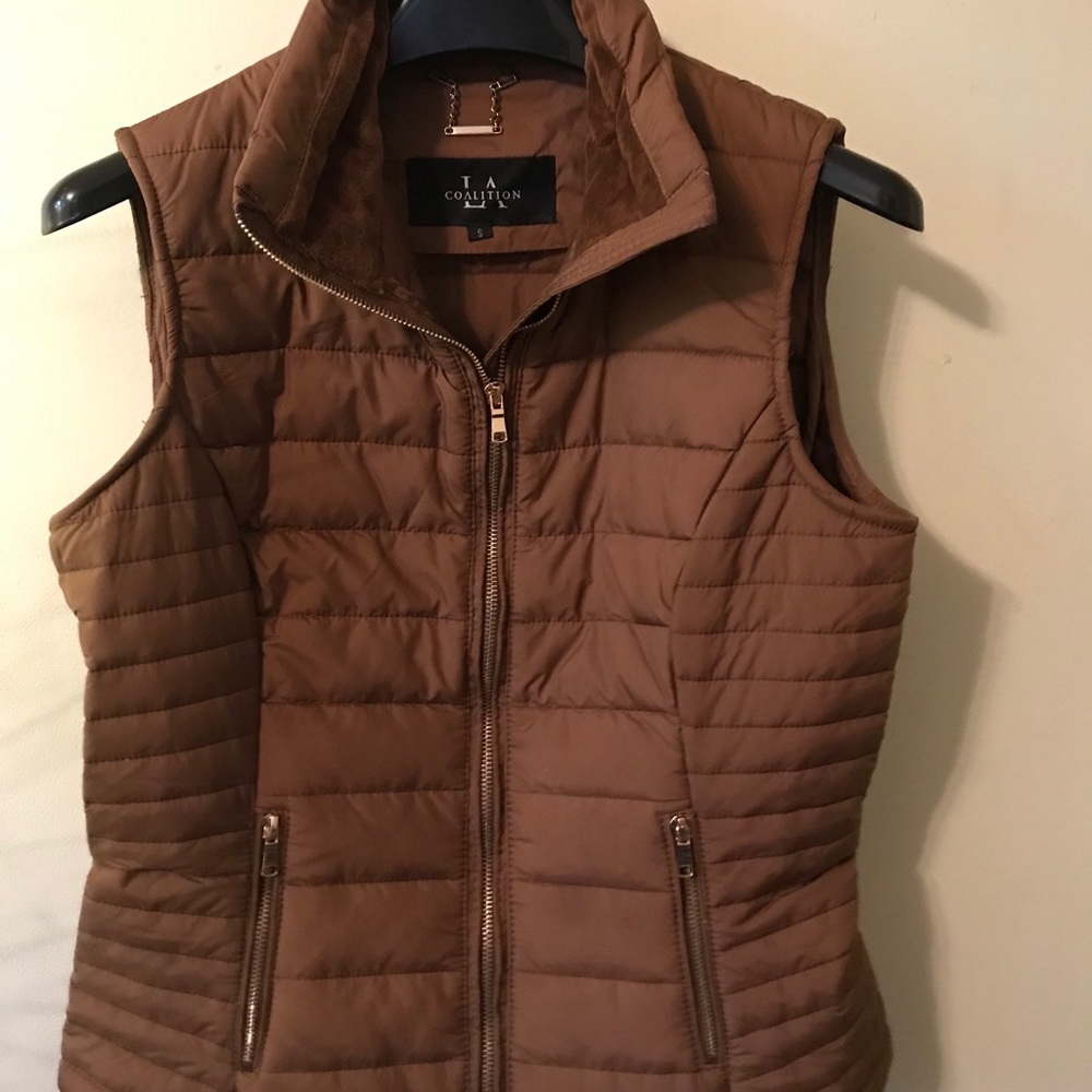 Sleeveless light brown jacket